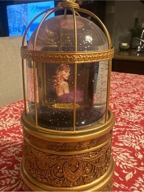 Taylor Swift Speak Now Snow Globe